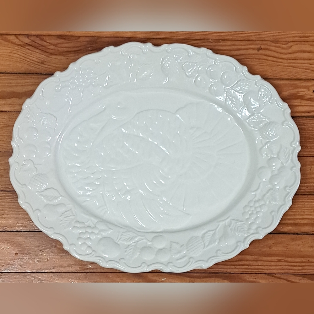 LARGE WHITE OVAL PLATTER   MADE IN ITALY WITH RAISED EMBOSSED FRUIT DESIGN 18x14